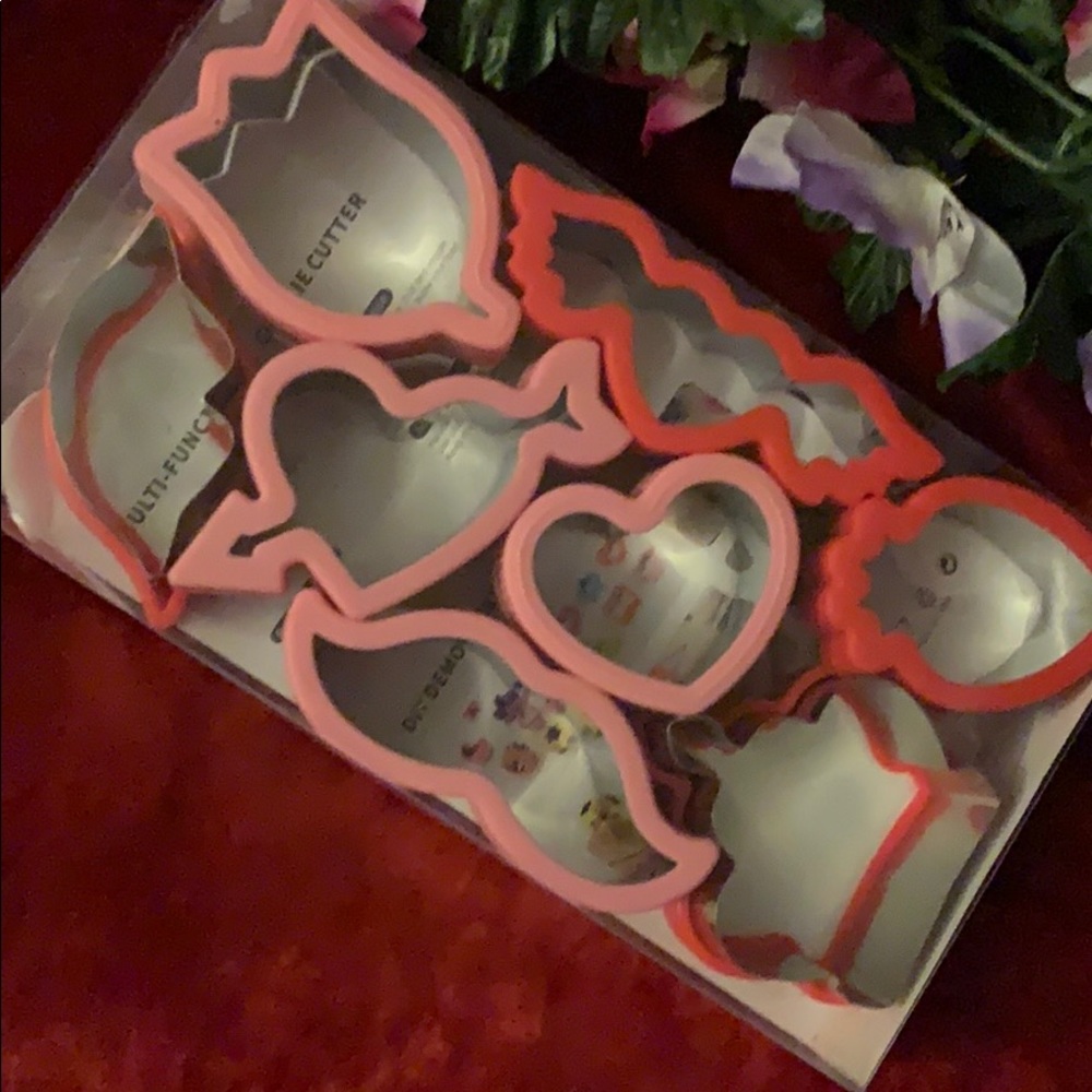 New Valentine’s Day Cookie cutters 8 total